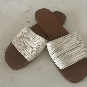 Banana Republic White Slide Sandals side 7 upper synthetic Pre-Owned mustbundle